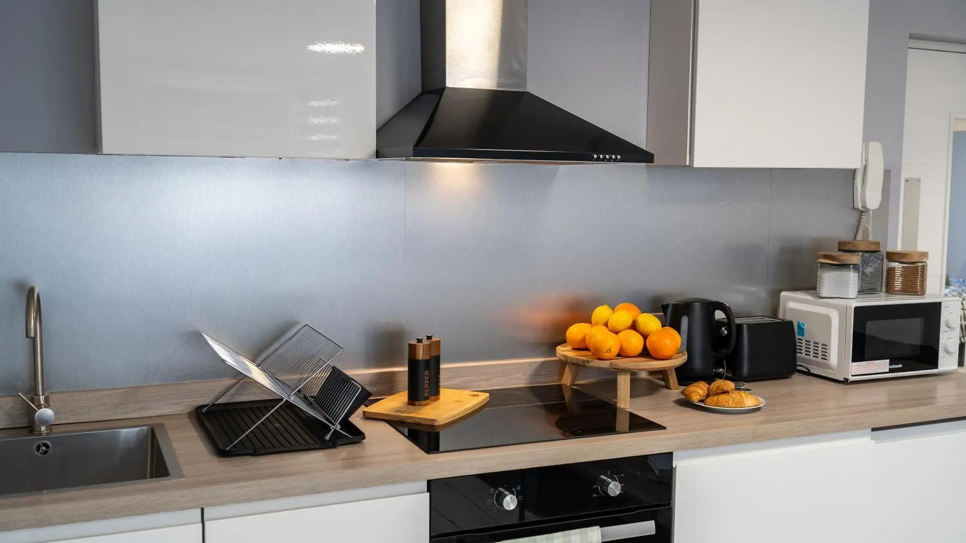 Charming Retreat On The Eastside For A Group Or Family In North Laine Apartment Brighton